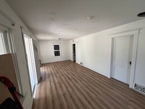 4th image of 772 Park Dr