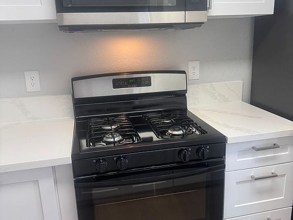3rd image of 16861 Green Ln APT 3