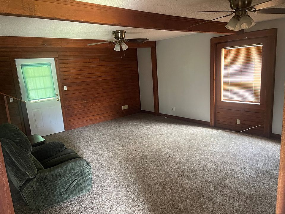 2nd image of 585 Patricia Ln