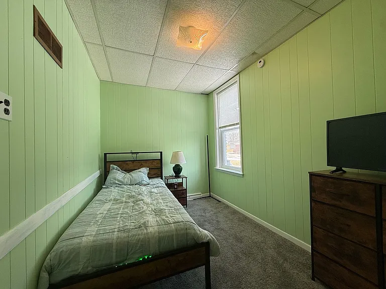 400 Maple St — Photo 11