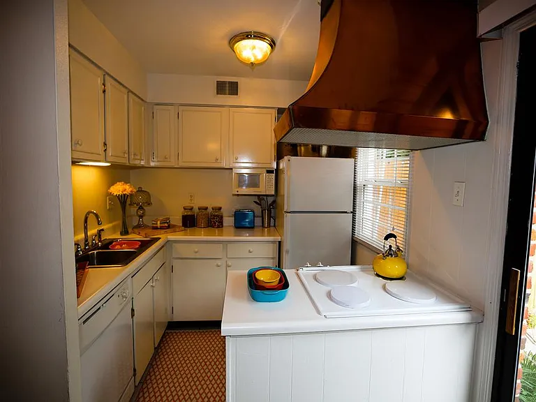 Warson Village Townhomes — Photo 16