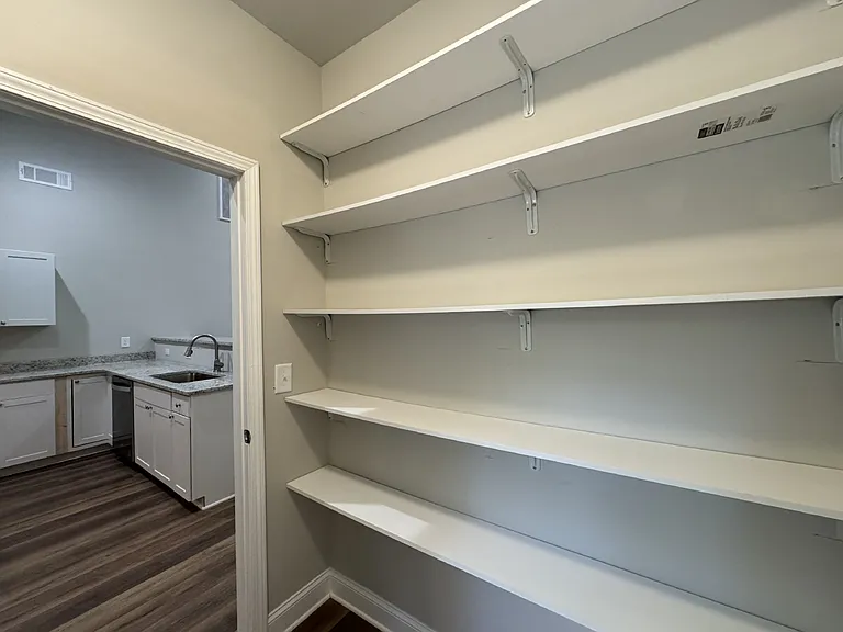 2644 Ladd Dr — Photo 9