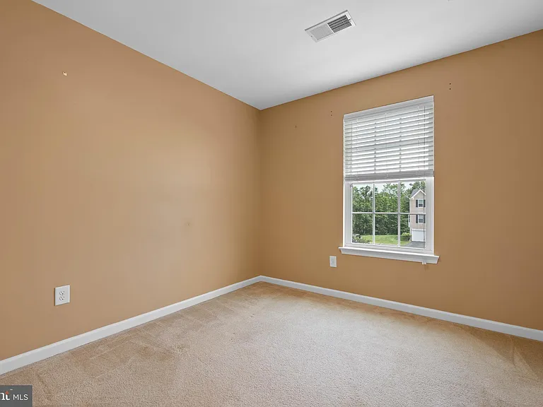 110 Topaz Dr — Photo 31