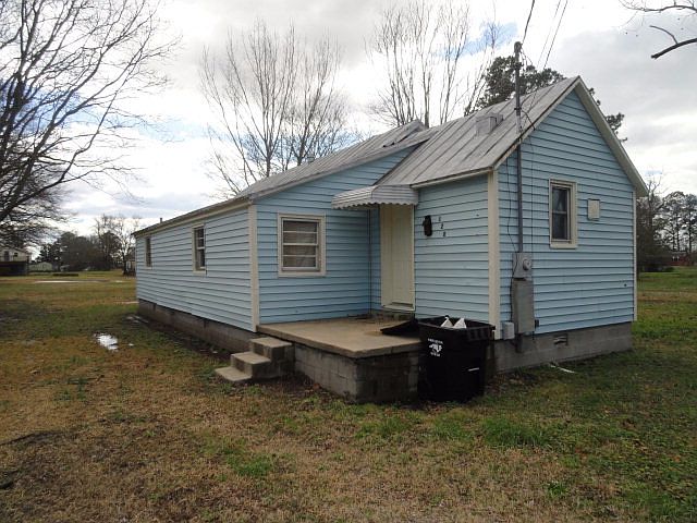 2nd image of 120 E Elizbeth St
