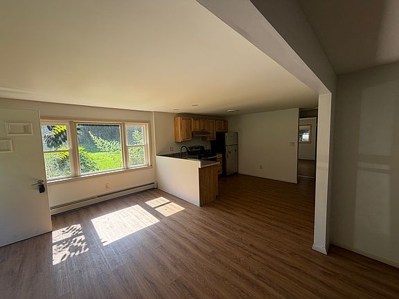 5th image of 30 Village View Ln