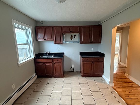 4th image of 857 Whalley Ave #3