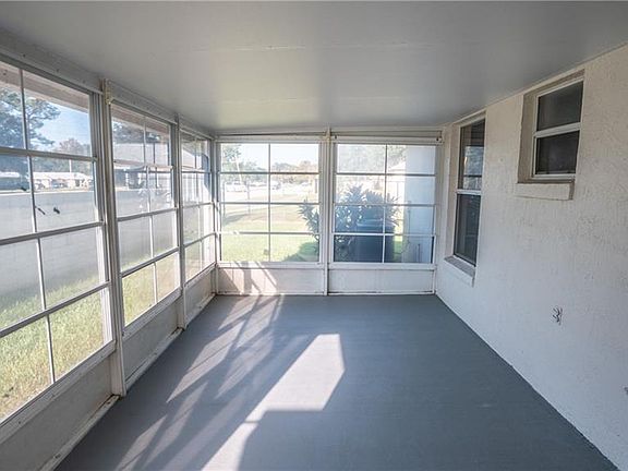 3rd image of 3265 Villa Way Cir