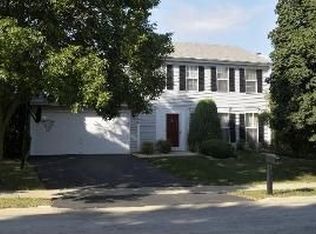 1055 Cliff View Ln, Carol Stream, IL 60188