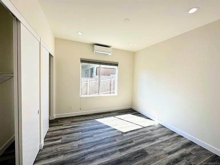 426 Sloane Ave — Photo 17