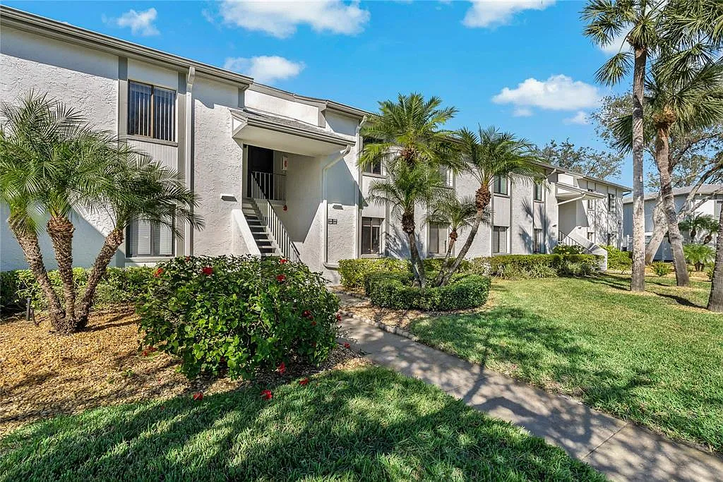 2 bed, 2.0 bath, 1054 sqft, $1,599 — Photo 1
