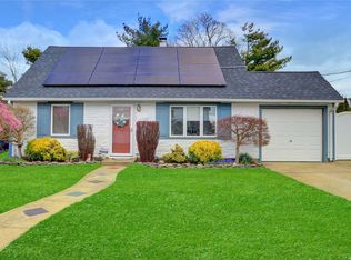 4 Seaton St, Massapequa, NY 11758