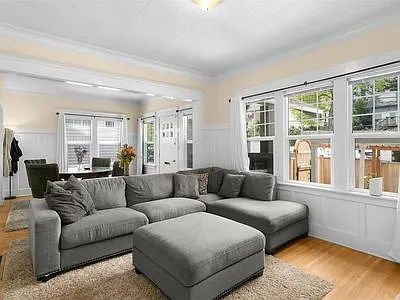 9 bed, 2.5 bath, 3010 sqft, $10,800 — Photo 4