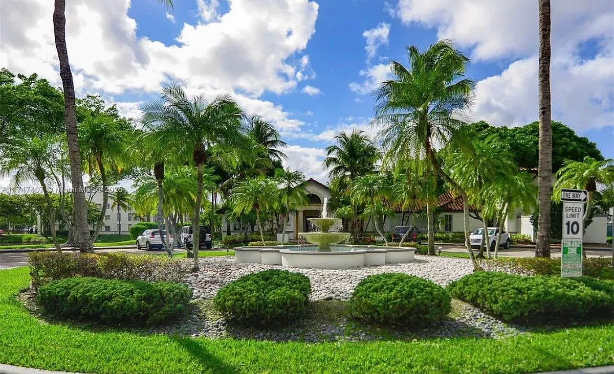 Building Photo - 4360 NW 107th Ave #208