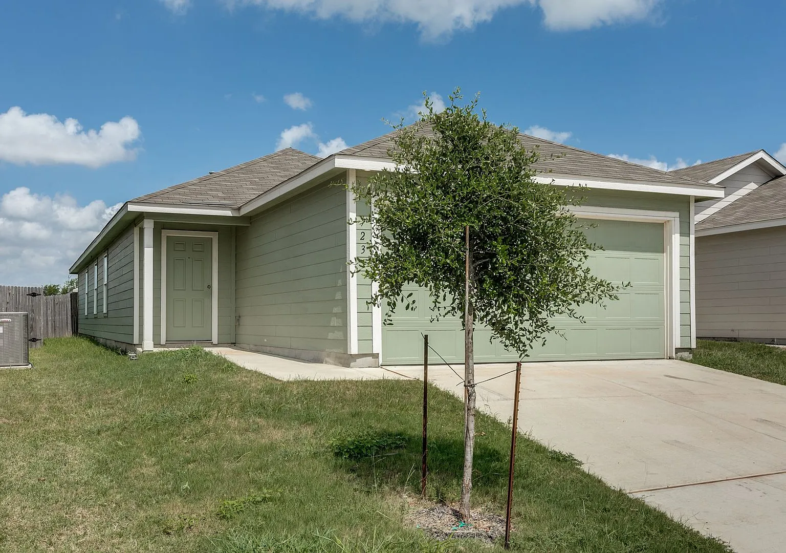 Well Maintained 4-Bedroom Home Near Lackland AFB — Photo 2