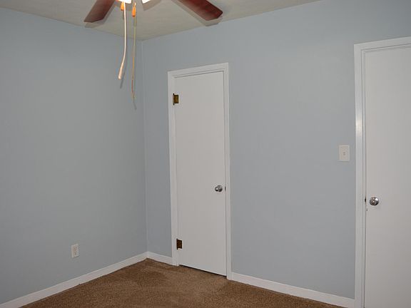5th image of 414 Oakwood Dr