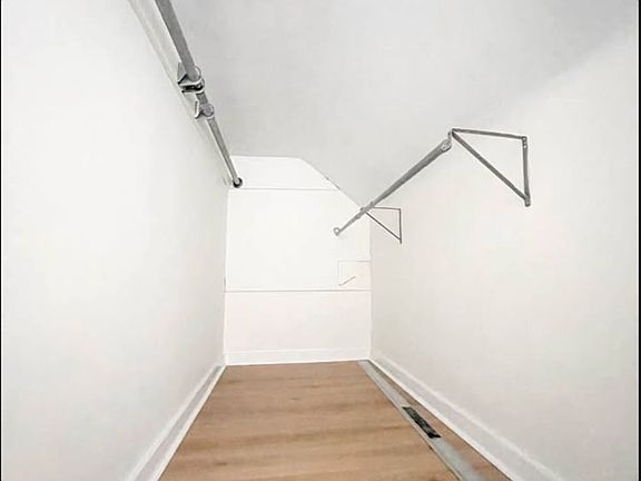 5th image of 735 Commercial St #2
