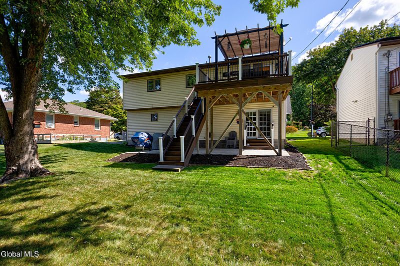 2nd image of 89 Mountain View Avenue