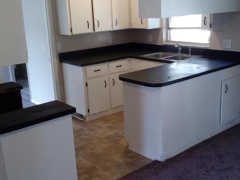 135 W Gardenia Dr — Photo 3