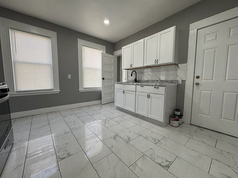 272-2 Davenport St #2B — Photo 3