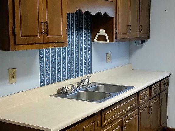 5th image of 105 McClint St