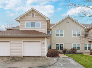 9363 S Cobblestone Way UNIT B, Franklin, WI 53132