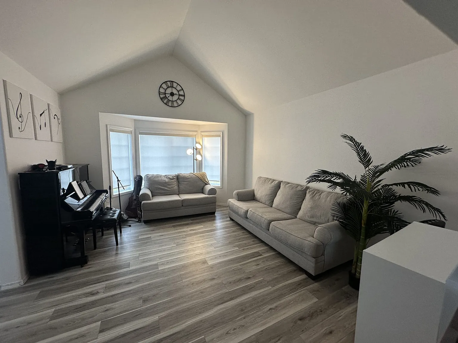 4 bed, 2.5 bath, 1999 sqft, $3,939 — Photo 3