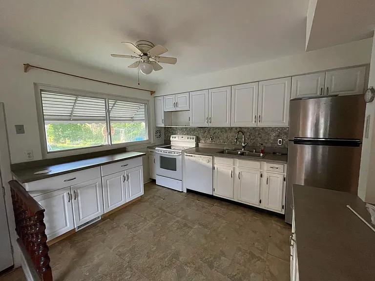 31395 Lyons Cir W — Photo 4
