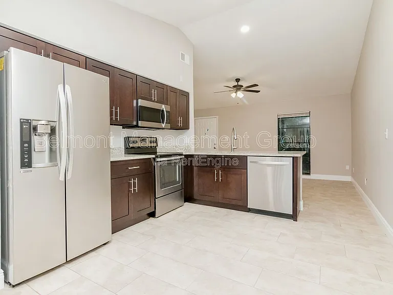 1848 Bonneville Dr — Photo 4