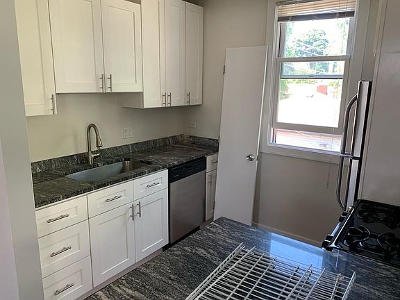 2nd image of 1021 W Wellington Ave #Ch2