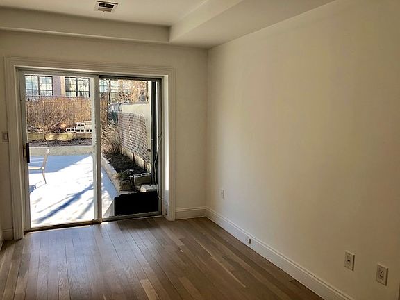 5th image of 132 De Graw St #A