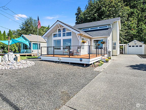 4th image of 1735 Beach Drive E