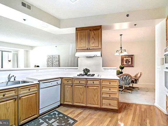 4th image of 940 Astern Way Unit 110