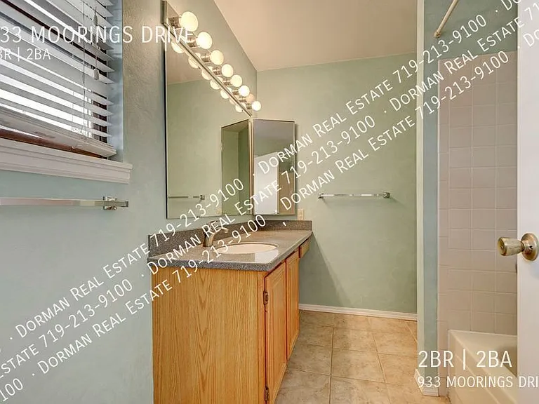 933 Moorings Dr — Photo 16