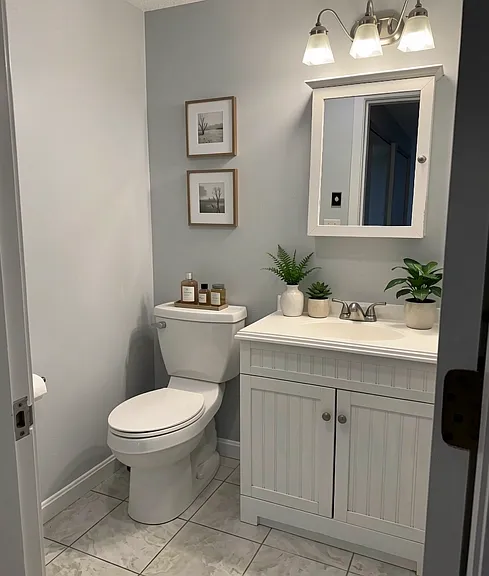 Master En-Suite Bathroom (3/4)