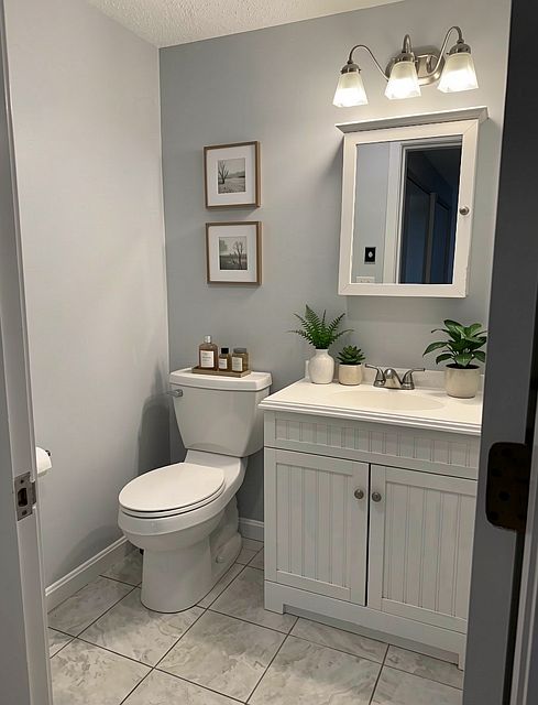 Master En-Suite Bathroom (3/4)