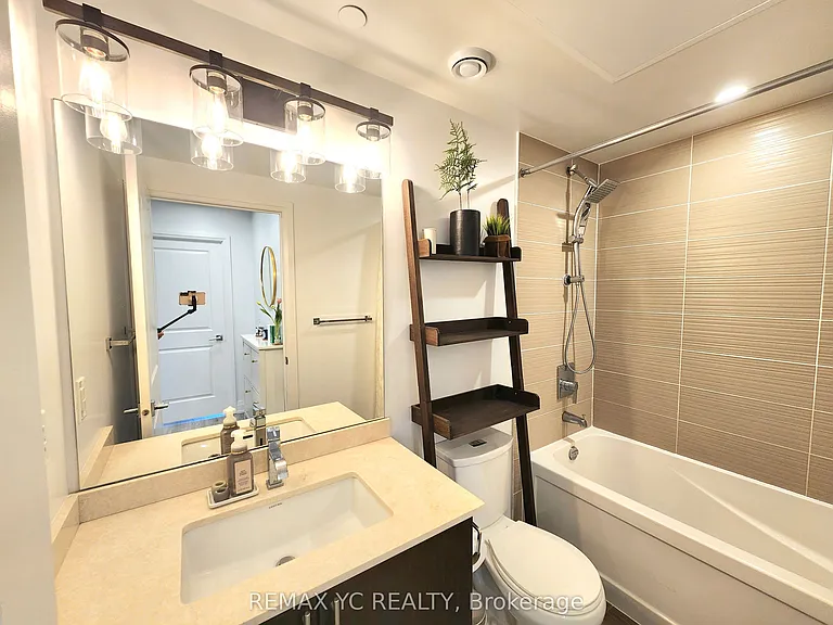 7165 Yonge St #1007 — Photo 13