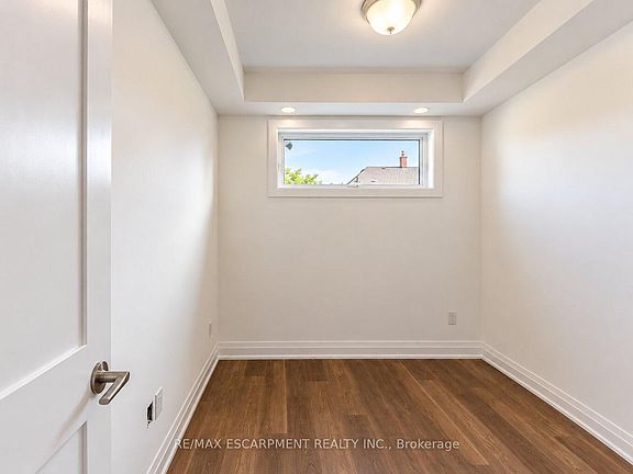 5th image of 86 Poulette St #1