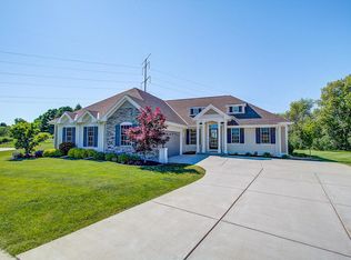 N78W8220 Topview Ct, Cedarburg, WI 53012