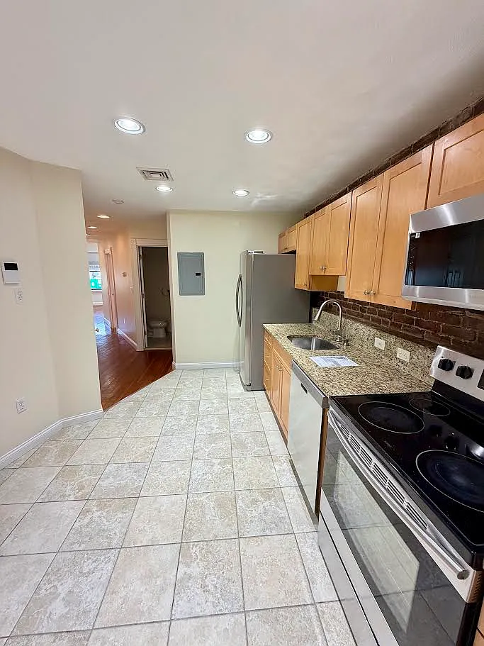 2 bed, $2,400 — Photo 3