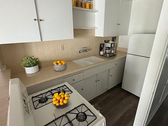 2nd image of 320 7th St APT 2