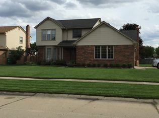 17784 River Hill Dr, Macomb, MI 48044