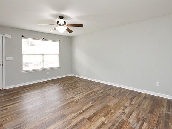 3rd image of 2428 Executive Park Dr NW