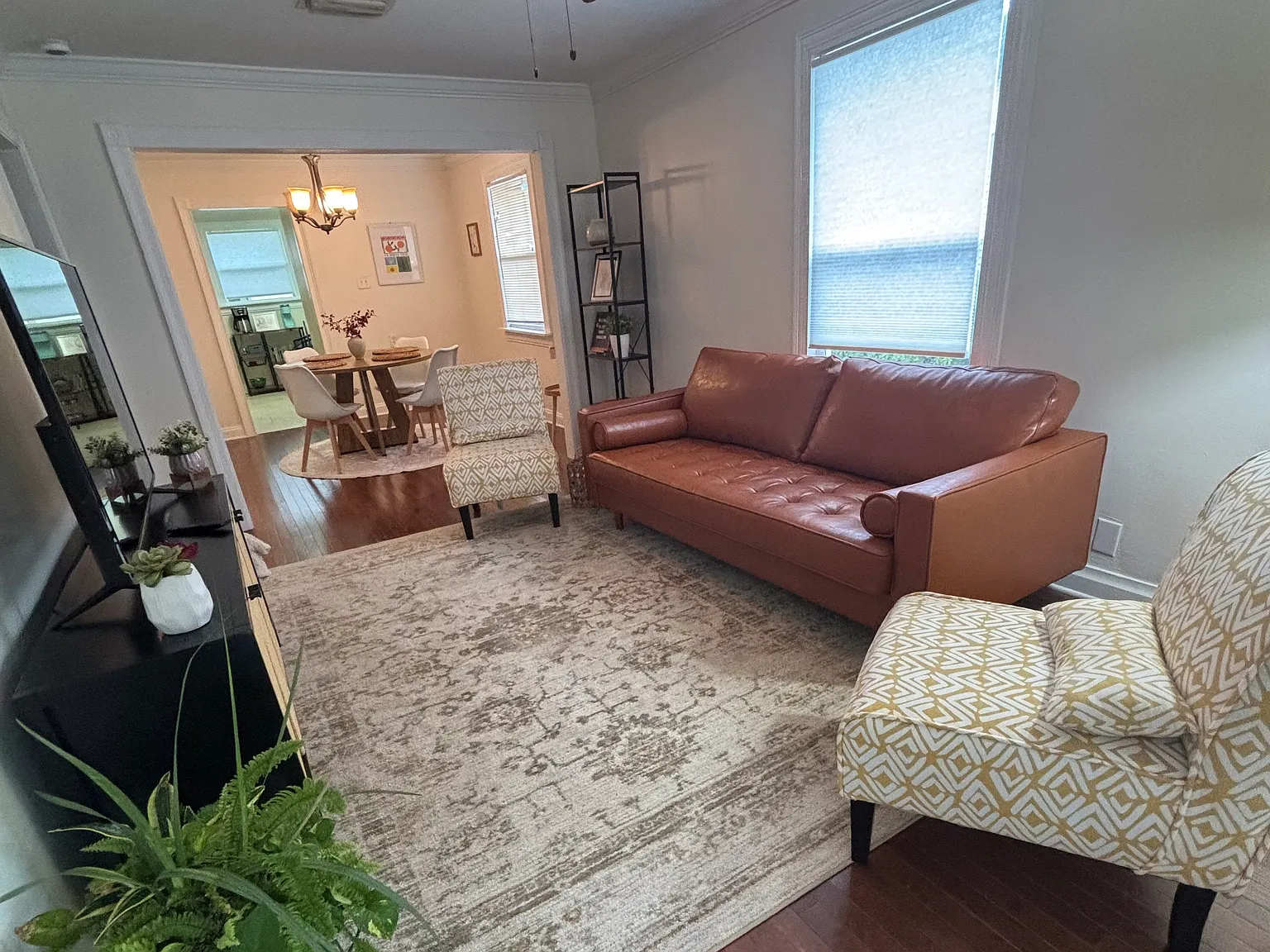 1707 E Henry Ave — Photo 2