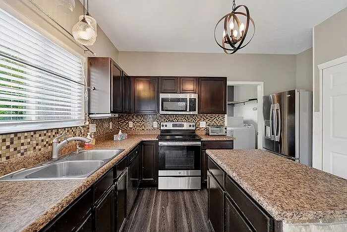 16259 Countryside Blvd — Photo 11