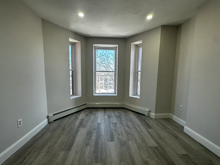 90 Hammond St #4F — Photo 8