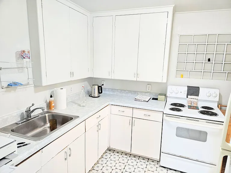 1523 Thurston Ave — Photo 6