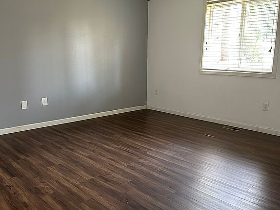 5th image of 3398 E 1st Ave