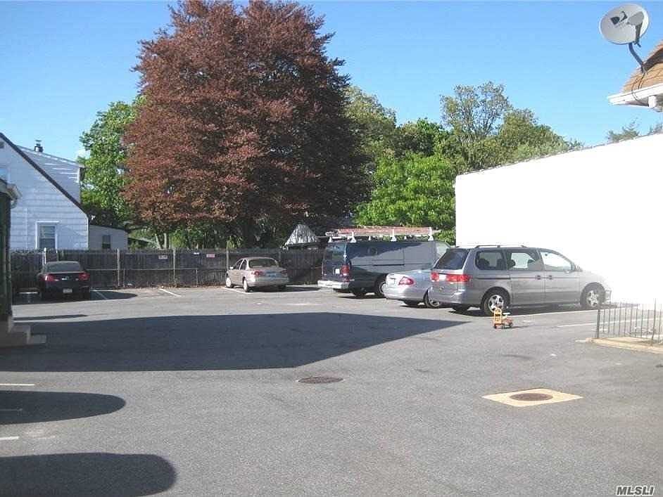 2nd image of 2551B Jerusalem Ave #B
