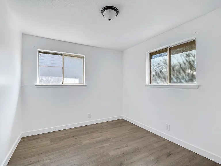 1009 Meadow Park Dr — Photo 9