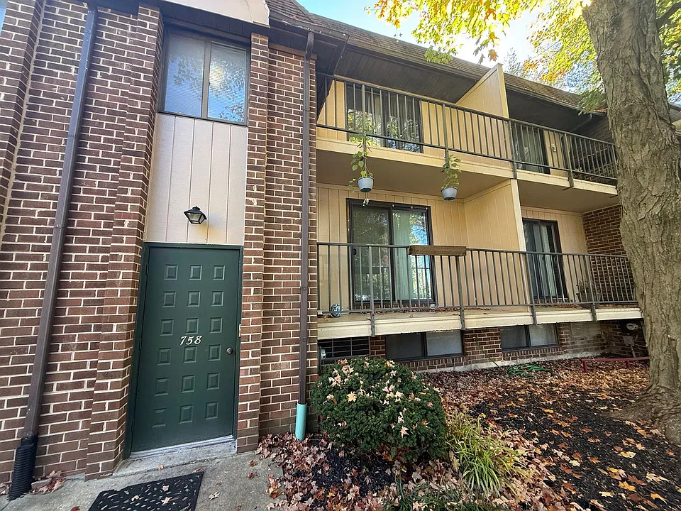 758 Putnam Blvd #B